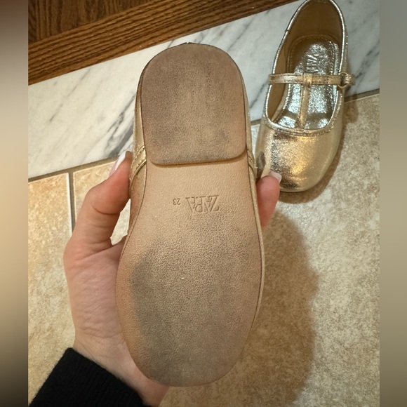 Zara Toddler Gold Flats - Picture 5 of 6